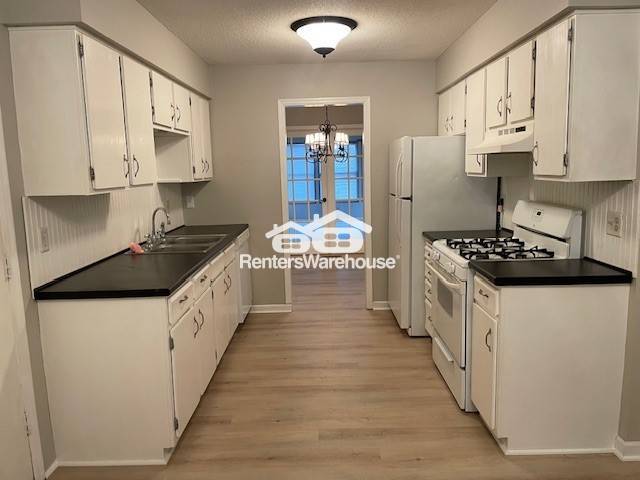 Foto del edificio - 651 Croixwood Pl