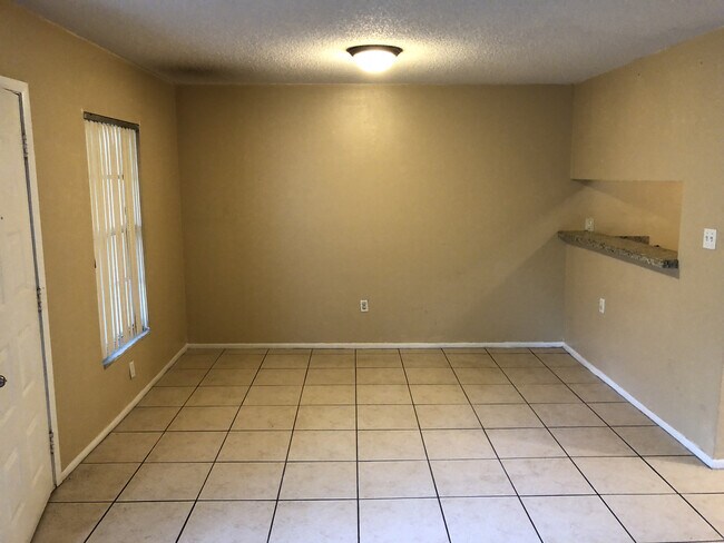 Building Photo - 3bed/2bath off 42nd st by USF! Only $1580/...