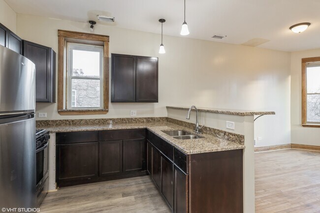 Foto del edificio - 4112 W Cermak Rd