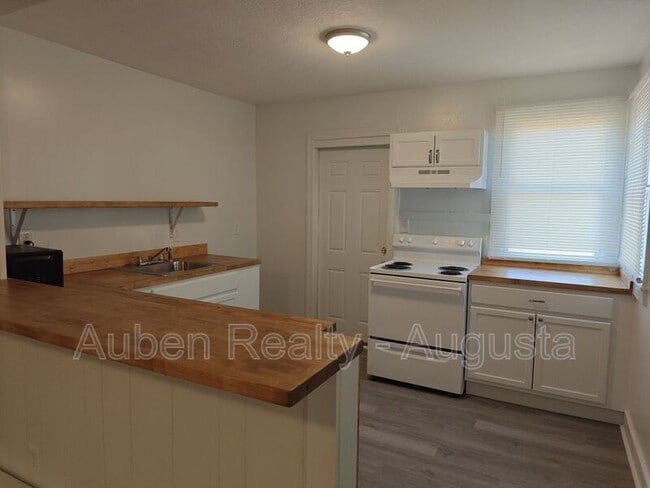 Building Photo - 2125 Kennedy Dr