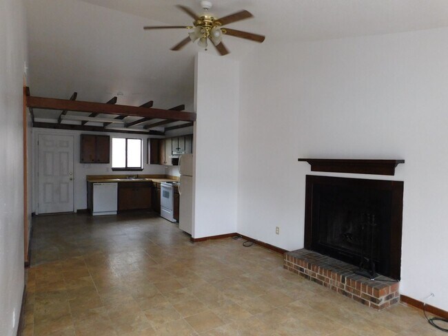 Foto del edificio - Duplex in Havelock close to Cherry Point