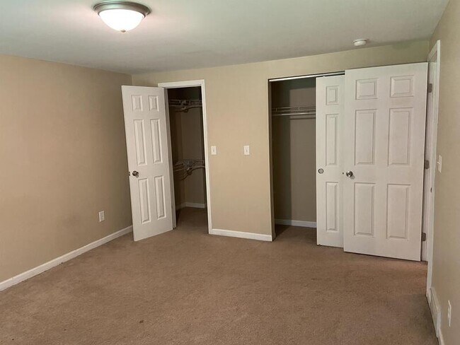 Foto del edificio - 137 Creekside Drive