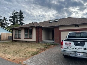 Building Photo - 1673 Calen Ln
