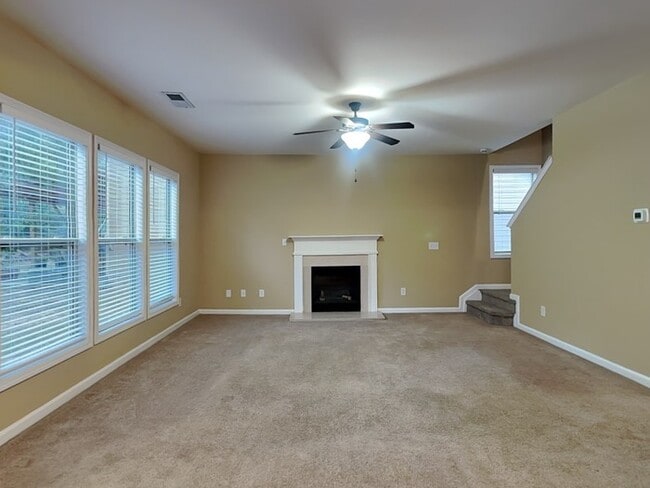 Foto del edificio - 255 Farm Manor Ct