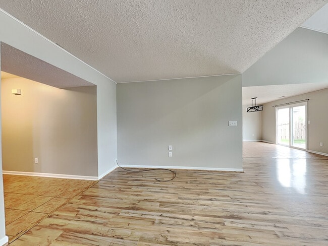 Building Photo - 15382 Ten Point Dr