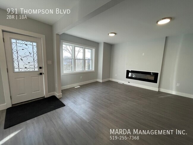 Building Photo - MDRN & SPACIOUS NEWLY RENOED 2 BED/1BATH H...
