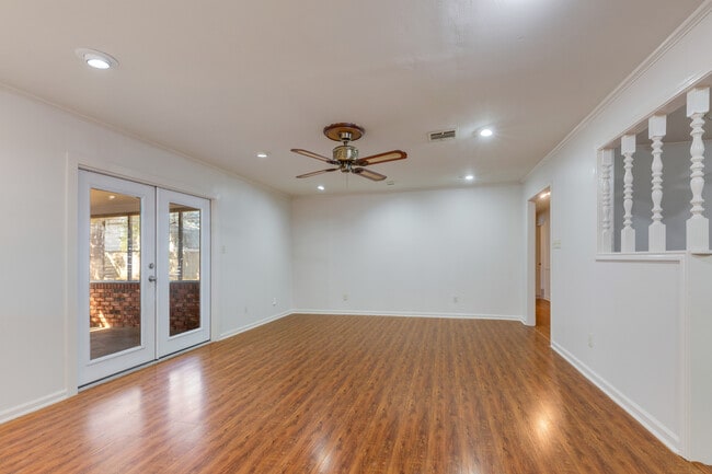 Foto del edificio - 113 Aberdeen Dr