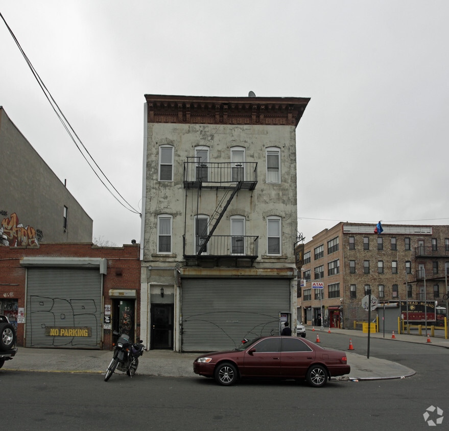Building Photo - 25 Bogart St