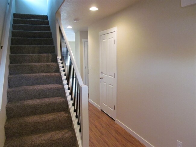 Foto del edificio - 3 Bed 2.5 Bath  Townhome Near Vancouver Ma...