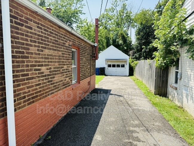 Building Photo - 4378 E 175th St
