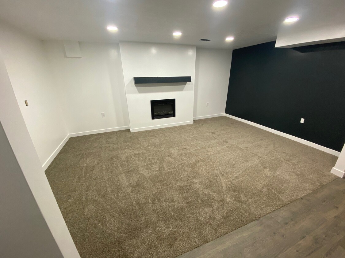 Renovated living room with fireplace - 45 Lynnwood Dr