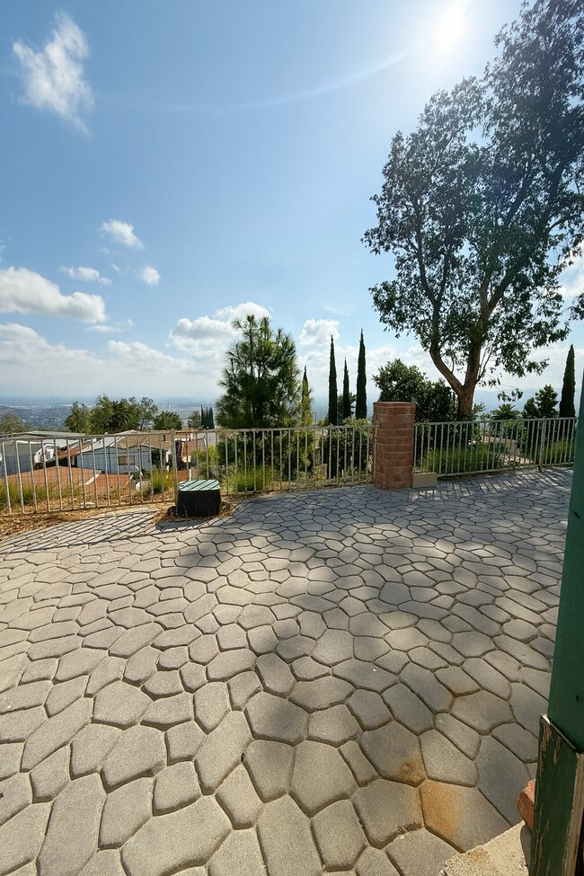 Foto del edificio - 24425 Woolsey Canyon Rd