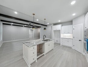 Building Photo - 10 Olmsted Cir