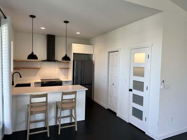 Foto del edificio - A Bright & Contemporary Home in Pasco