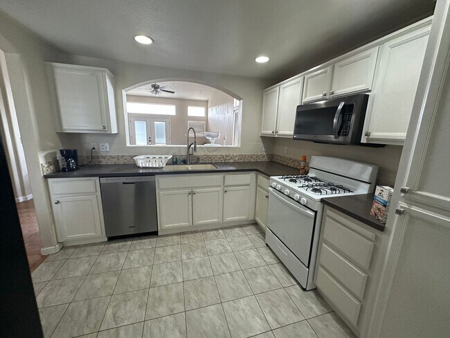 Building Photo - Fully Furnished Home for rent in Fernley, ...