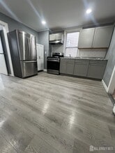 Building Photo - 387 Market St