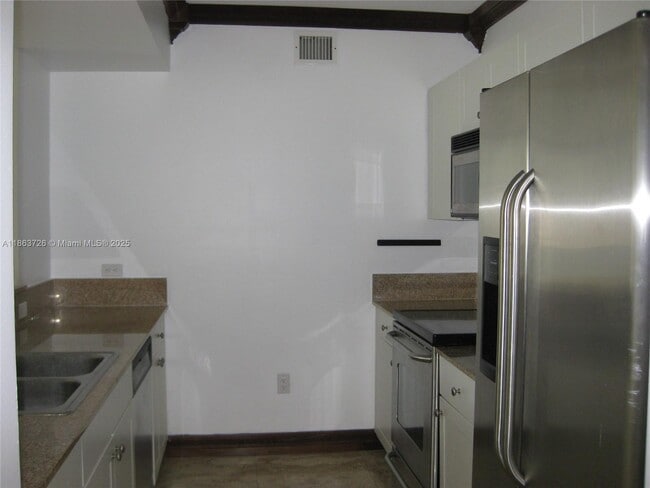 Building Photo - 117 NW 42nd Ave
