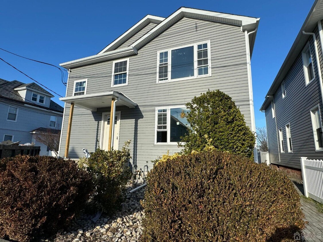 Primary Photo - 17 Thomas St