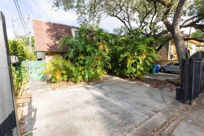 Foto del edificio - 3171 Virginia St