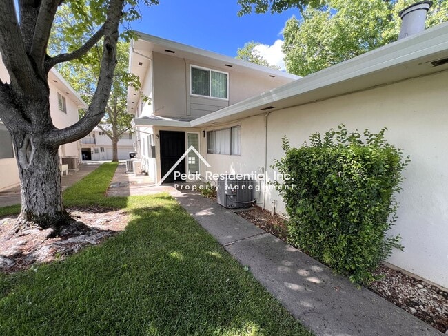 Foto del edificio - A Very Nice 2bd/1ba Citrus Heights Condo with Garage