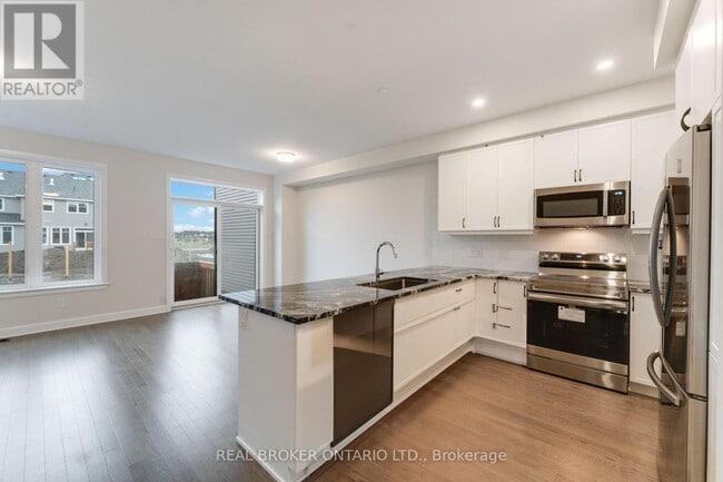 Building Photo - 744 Maverick Cres