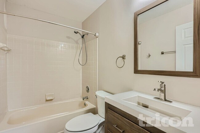 Foto del edificio - 3326 Midland Ct