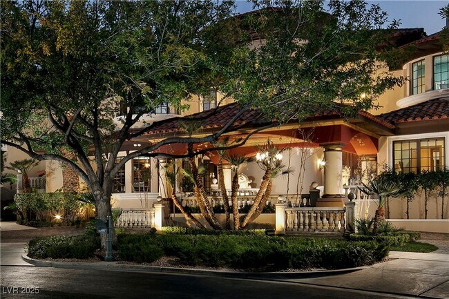 Foto del edificio - 8801 Palm Greens Ct
