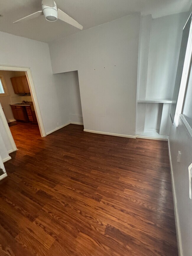 Foto del edificio - 843 Blossom Wy
