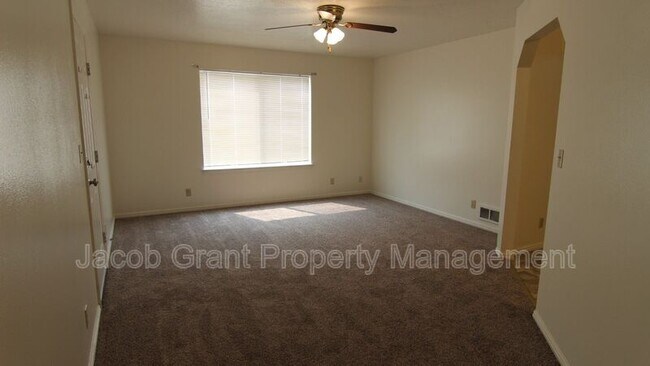 Building Photo - 627 Hoopes Ave