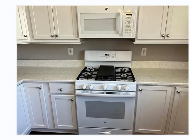 Building Photo - 4030 Ridgefair Dr