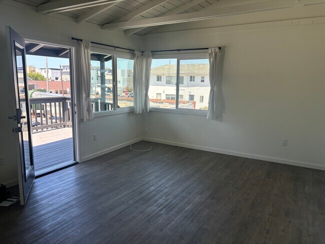 Living room - 116 2nd St