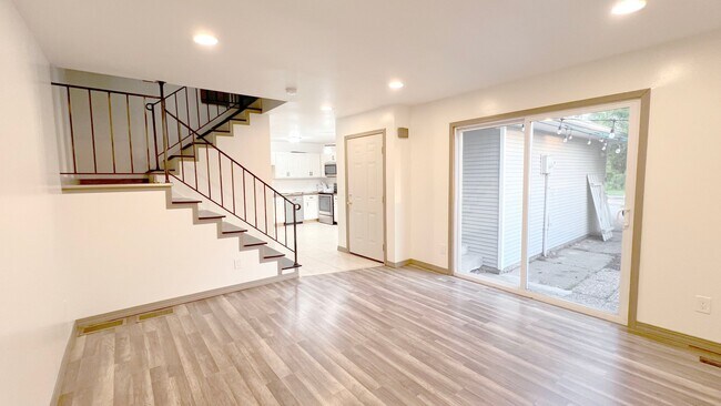 Foto del edificio - 7694 Dunmore Rd