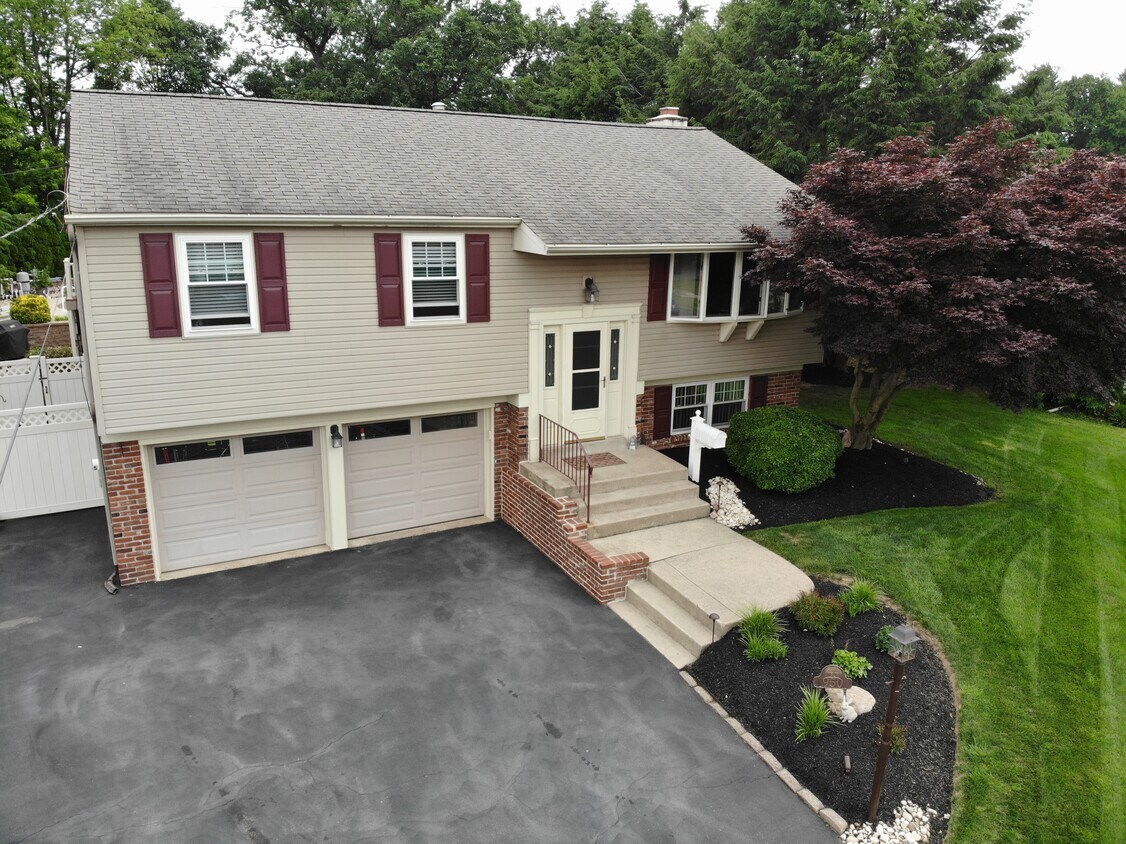 Foto principal - 950 Decker Ln