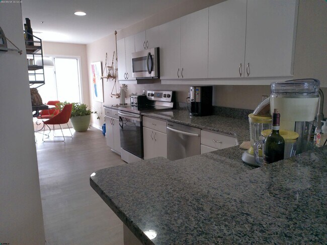 Foto del edificio - 1704 East Dr