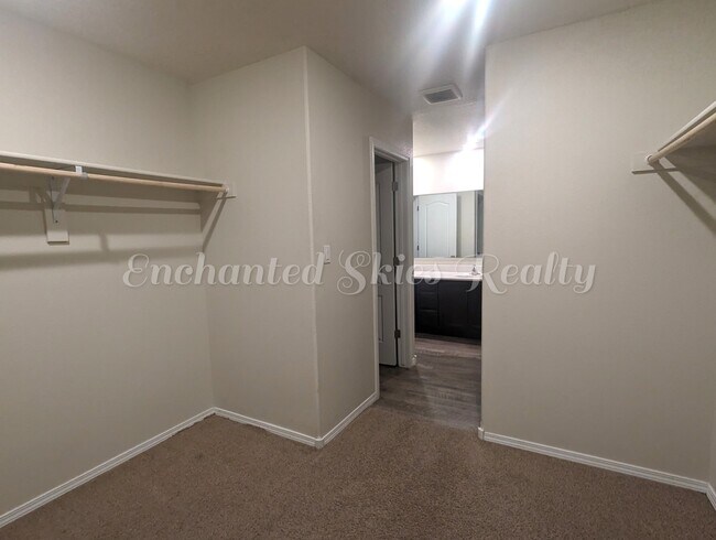 Foto del edificio - 3517 Wild Horse Rd NE