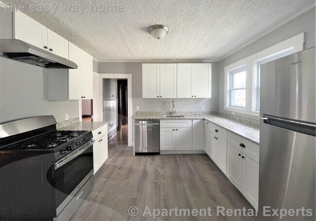 Building Photo - Tufts - 3+ bedroom - Recent Reno