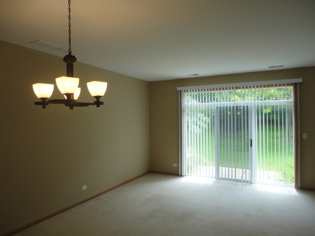 Building Photo - 2470 Oneida Ln