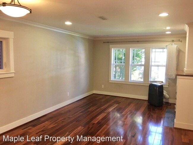 Building Photo - 3 br, 2.5 bath House - 8014 Ashworth Ave N