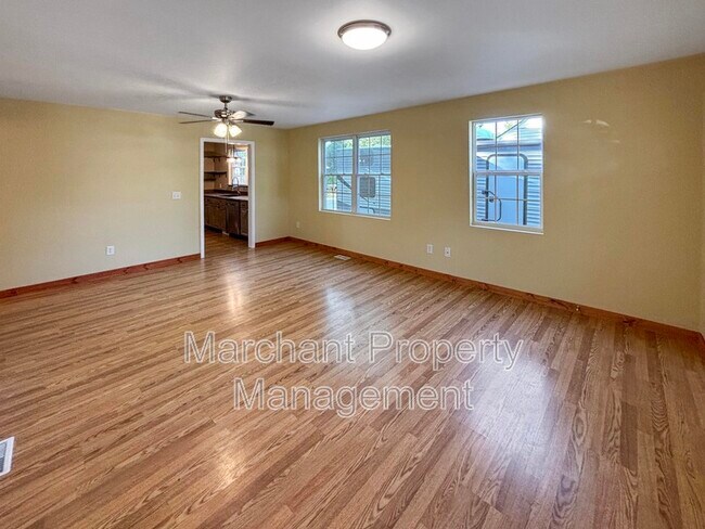 Foto del edificio - 214 Rogers Ave