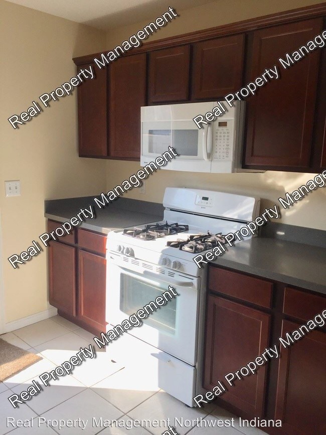 Foto del edificio - 3 br, 1.5 bath House - 10401 Paramount Way