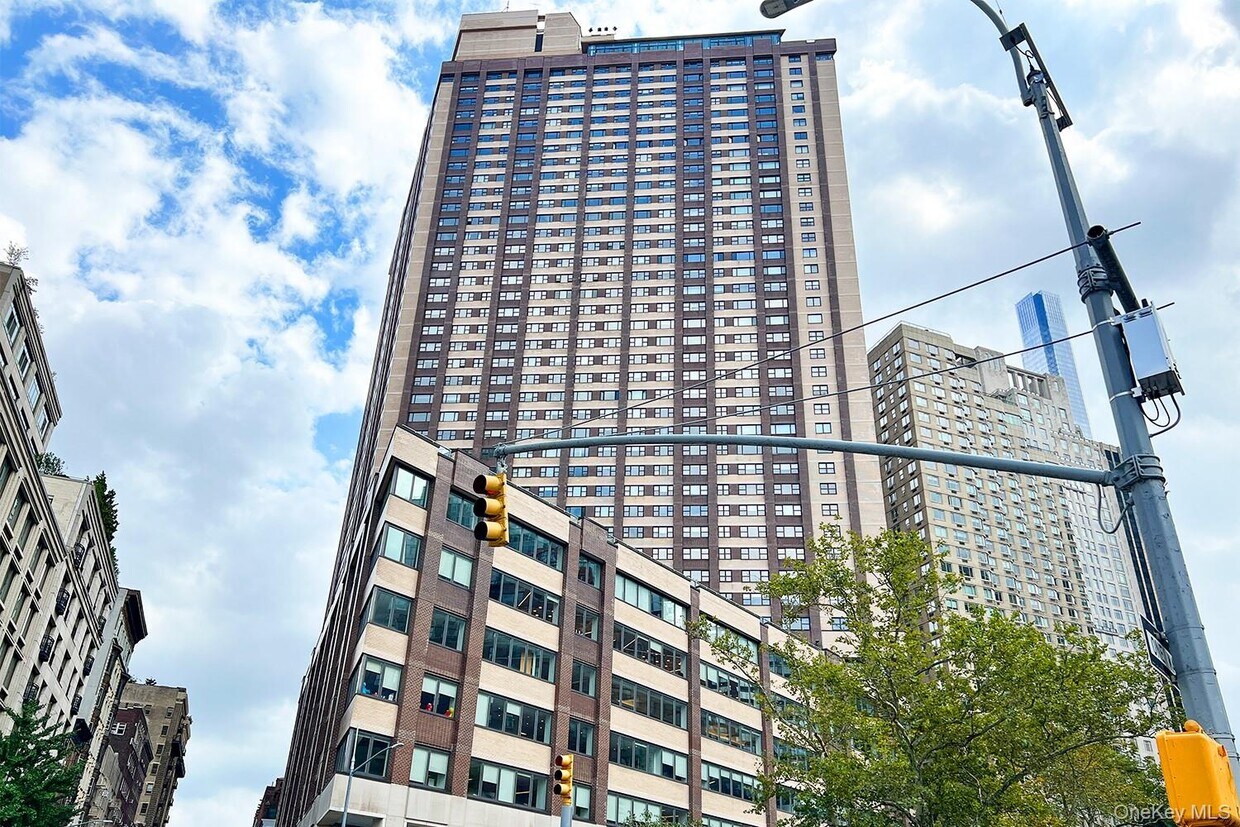 Foto principal - 20 W 64th St