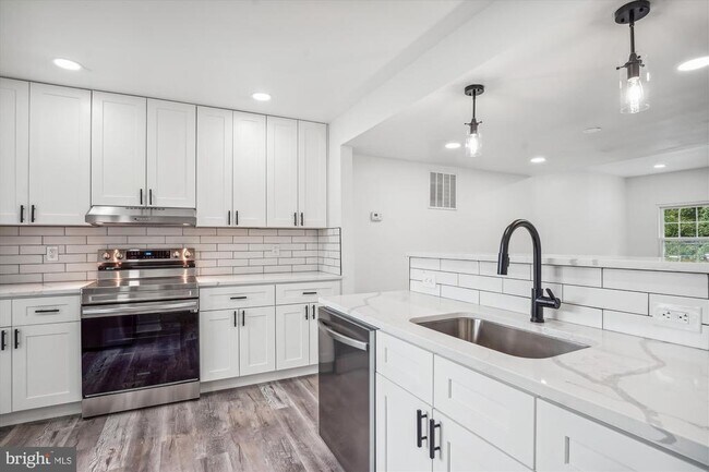 Foto del edificio - 8648 Watershed Ct
