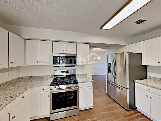 Foto del edificio - 555 Fosters Mill Ln NW