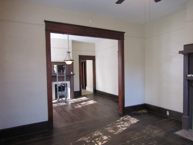 Building Photo - 211 N Irish St