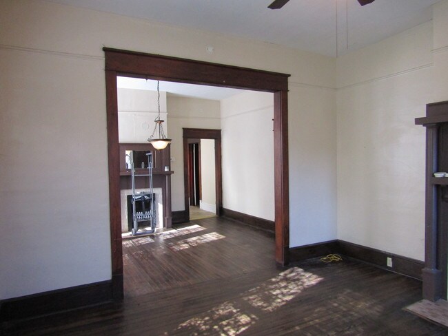 Foto del edificio - 211 N Irish St