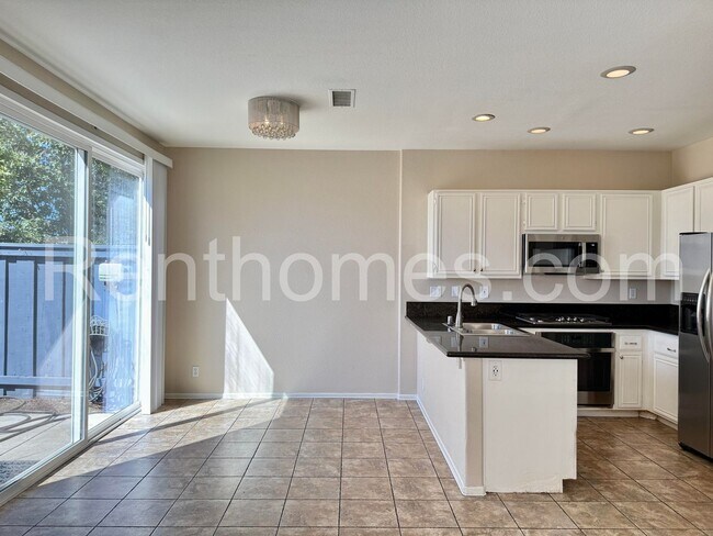 Foto del edificio - Mira Mesa, 8580-42 New Salem St, Gated Dev...