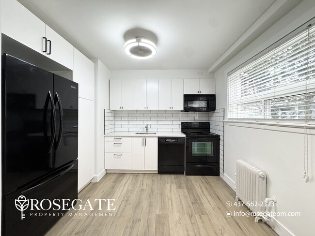 Building Photo - 2-Bedroom Apartment with Large Outdoor Space – Pet Friendly – Etobicoke