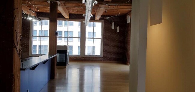 Building Photo - 507 N 13th St