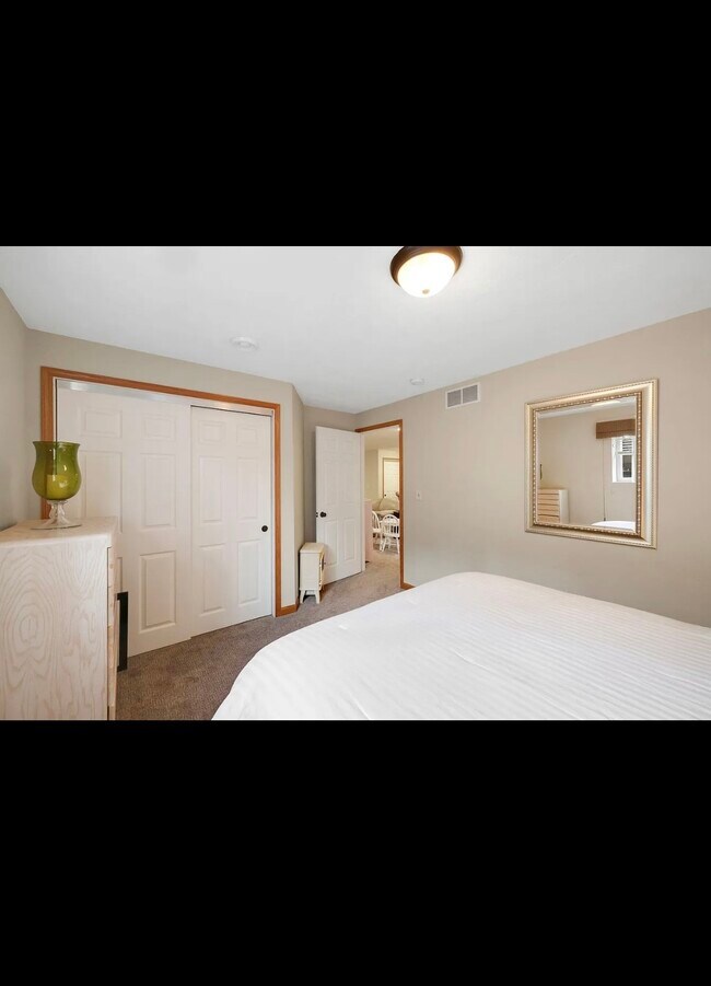 Building Photo - 1547 Foxfire Ct