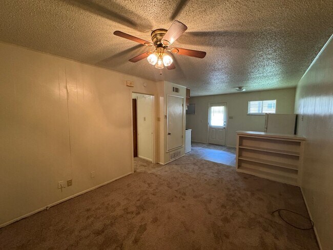 Building Photo - 808 Safady Ave